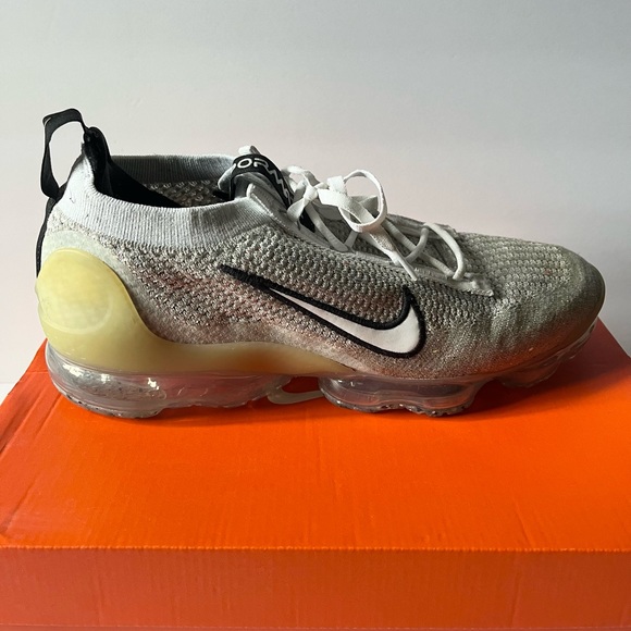 🌟SOLD🌟Nike Vapormax metallic silver (Size 12) - Picture 4 of 9